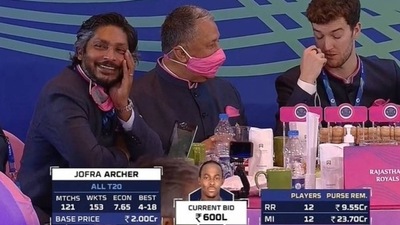 Rajasthan Royals' Kumar Sangakkara urges other teams to join Jofra Archer bidding war before MI's bid (Twitter grab)