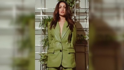 Yami Gautam parted her hair in the middle, slightly waved her hair and left it open. (Instagram/@yamigautam) Yami Gautam parted her hair in the middle, slightly waved her hair and left it open. (Instagram/@yamigautam)