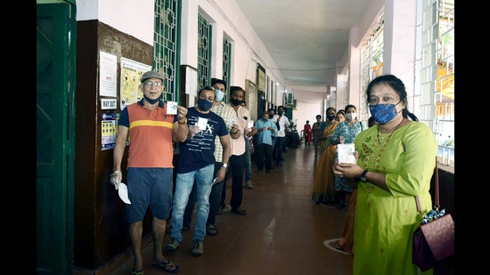Voters standing in the queue to cast their votes at a polling booth, Junta House, Panaji, February 14, 2022 (ANI)
