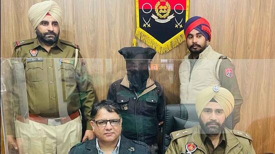The accused Sukhwinder Singh of Daria village,Patiala, was arrested, while his accomplice Mahinder Singh Balli of Shimlapuri, Ludhiana, managed to escape; Sukhwinder, who is a driver, is already facing trial in liquor smuggling case. (Gurpreet Singh/HT)