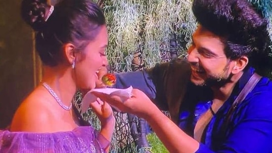 Karan Kundrra and Tejasswi Prakash began dating during their stay in Bigg Boss 15.
