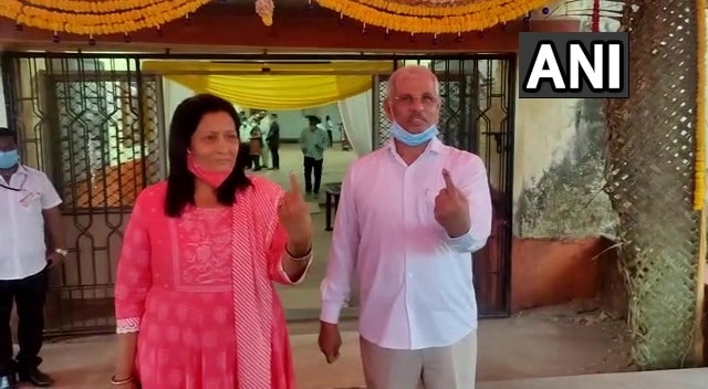 Himachal Pradesh governor Rajendra Vishwanath Arlekar and his wife at a polling booth in Vasco da Gama. Himachal Pradesh governor Rajendra Vishwanath Arlekar and his wife at a polling booth in Vasco da Gama.