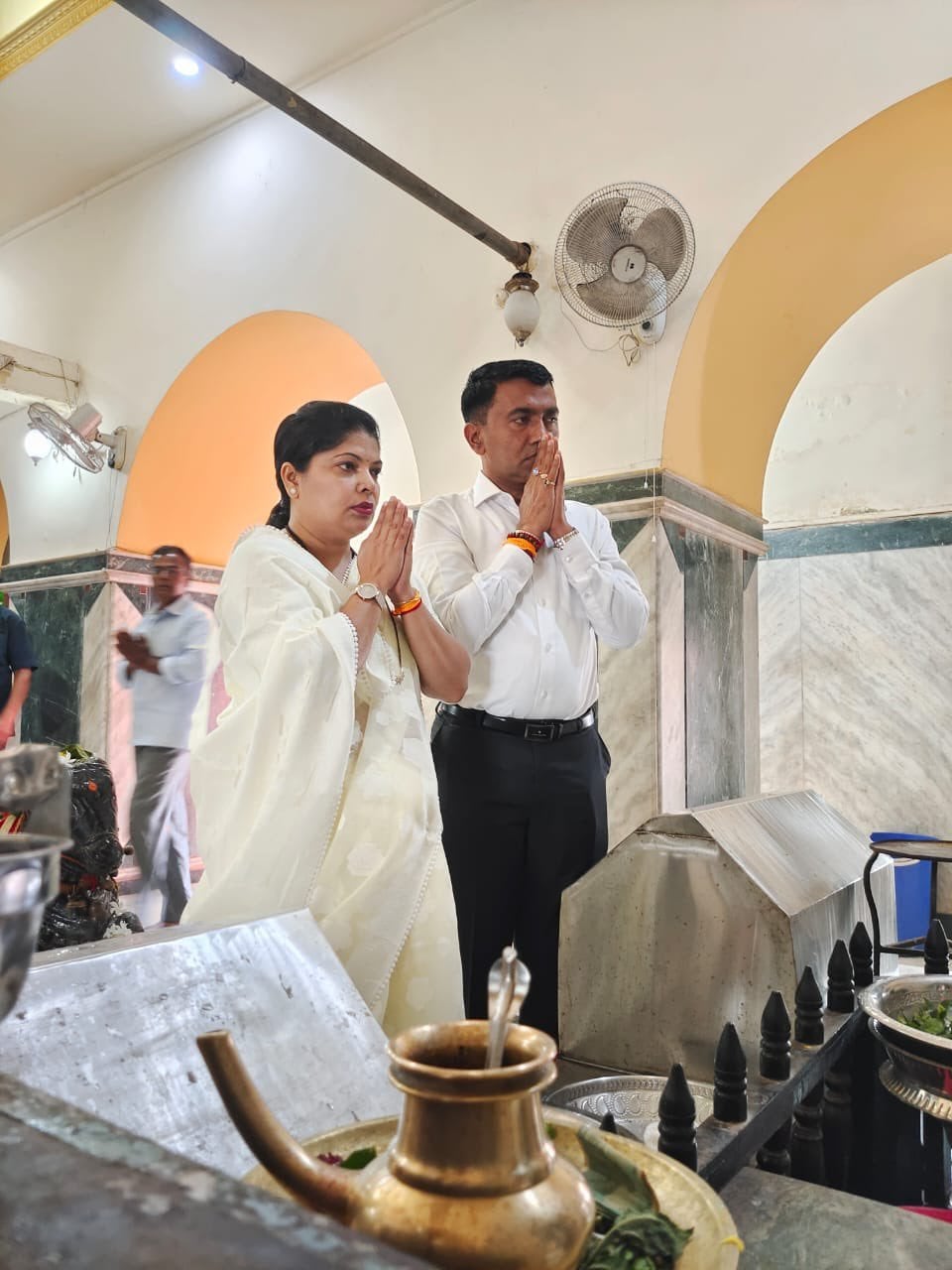 CM Pramod Sawant and his wife Sulakshana Sawant offer prayers in Harvalem. (ANI) CM Pramod Sawant and his wife Sulakshana Sawant offer prayers in Harvalem. (ANI)