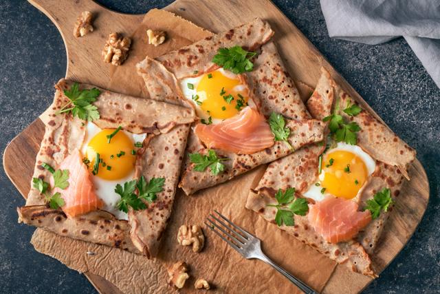 Buckwheat millet crepes with eggs, salmon, spinach and nuts. (Photo: Shutterstock) Buckwheat millet crepes with eggs, salmon, spinach and nuts. (Photo: Shutterstock)
