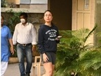 Spotting our favourite celebrities of the tinsel town is one of our favourite things to do. On Tuesday, besties Malaika Arora and Kareena Kapoor stepped out of their homes to run personal errands. Paparazzi of Mumbai spotted the stars being in their casual best as they spent the day engrossed in their personal activities.(HT Photos/Varinder Chawla)