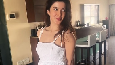 Shanaya Kapoor drops hint of a summer romance in a white strappy midi dress (Instagram/shanayakapoor02) Shanaya Kapoor drops hint of a summer romance in a white strappy midi dress (Instagram/shanayakapoor02)