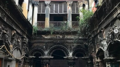 Putul Bari or the House of Dolls: Located in Shobhabazar, North Kolkata, Putul Bari was used as a warehouse during the 20th century where goods such as spices, silk, jute, etc that came from foreign nations through trade ships were stored. It is believed that the owners or the babus of the place would rape young women, murder them and bury them in the rooms. The spirits are claimed to be of these women who were ruthlessly exploited by the zamindaris.&nbsp; (Instagram/@sanbcnmadrid)