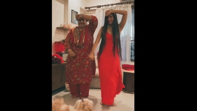 Choreographer Dhanashree Verma danced the the viral Kacha Badam song along with her mother. (dhanashree9/Instagram) Choreographer Dhanashree Verma danced the the viral Kacha Badam song along with her mother. (dhanashree9/Instagram)