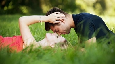 Experts say falling in love is great but watch your heart (Pixabay) Experts say falling in love is great but watch your heart (Pixabay)