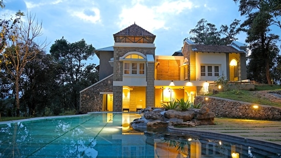 The Spice Tree Resort, Munnar: Munnar is a small hill station in Kerela with the most picturesque valleys. From spa facilities to pool villas, this resort has it all. You can go a week before your wedding and get pampered before your big day.(Spice Tree Munnar)