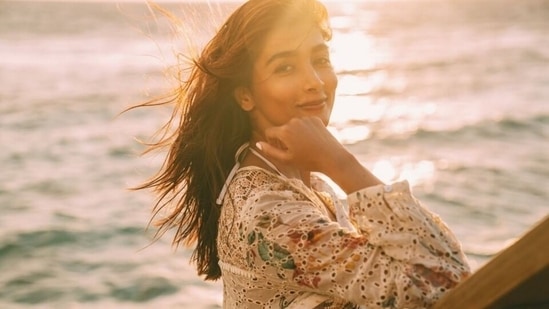 Pooja Hegde twins with the ocean in bustier and <span class='webrupee'>?</span>14k co-ord pantsuit in Maldives: See new pic