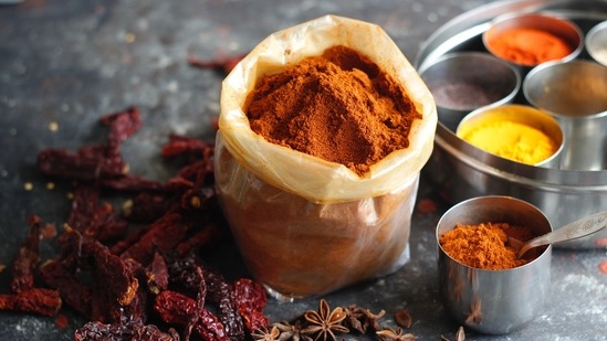 Turmeric: This is one of the main spices used in almost every Indian dish across the country. Curcumin, the main active ingredient in turmeric, has powerful anti-inflammatory effects.(Unsplash)
