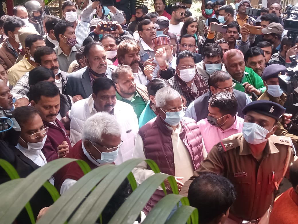 RJD supremo Lalu Prasad arrives at special CBI court on Tuesday. (HT Photo) RJD supremo Lalu Prasad arrives at special CBI court on Tuesday. (HT Photo)
