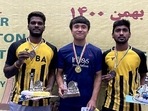 Maisnam Meirable (centre) with the trophy.