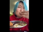 Vietnamese food blogger made the video of her trying idli and vada.(foodwithsoy/Instagram) Vietnamese food blogger made the video of her trying idli and vada.(foodwithsoy/Instagram)