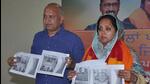 AAP leader Manish Sisodia with party candidate from Amritsar East at a press conference on Wednesday. (HT Photo)