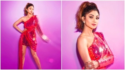 Shilpa Shetty slipped into a structured one-shoulder asymmetric dress with floor-sweeping drape by Nadine Merabi teamed with strappy stilettoes and judged the show India's Got Talent. (Instagram/@theshilpashetty) Shilpa Shetty slipped into a structured one-shoulder asymmetric dress with floor-sweeping drape by Nadine Merabi teamed with strappy stilettoes and judged the show India's Got Talent. (Instagram/@theshilpashetty)