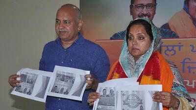AAP leader Manish Sisodia with party candidate from Amritsar East at a press conference on Wednesday. (HT Photo) AAP leader Manish Sisodia with party candidate from Amritsar East at a press conference on Wednesday. (HT Photo)