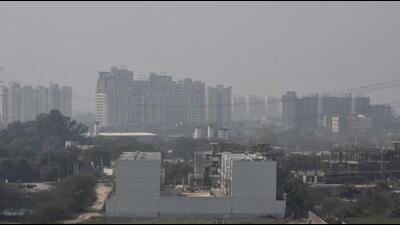 Gurugram, India - February 16, 2022: A thick layer of smog seen over the skyline near Dwarka Expressway in Gurugram, India, on Wednesday, February 16, 2022. Gurugram is likely to get a smog tower this year similar to Delhi to combat air pollution. (Photo by Vipin Kumar/ Hindustan Times) (Vipin Kumar/HT PHOTO) Gurugram, India - February 16, 2022: A thick layer of smog seen over the skyline near Dwarka Expressway in Gurugram, India, on Wednesday, February 16, 2022. Gurugram is likely to get a smog tower this year similar to Delhi to combat air pollution. (Photo by Vipin Kumar/ Hindustan Times) (Vipin Kumar/HT PHOTO)