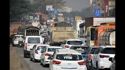 In a bid to make the ‘deadly stretch’ between new Katraj tunnel and Navale bridge safer, a new Detailed Project Report (DPR) plan is been made by the National Highway Authority of India (NHAI) (HT FILE PHOTO)
