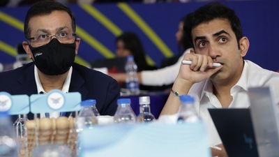 Sanjiv Goenka (L) with Gautam Gambhir. (IPL) Sanjiv Goenka (L) with Gautam Gambhir. (IPL)