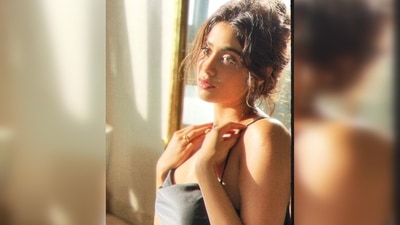 Janhvi Kapoor shared a slew of photos of herself posing in front of a vintage mirror on her Instagram handle and captioned her post, "flaming hot cheetos." (Instagram/@janhvikapoor) Janhvi Kapoor shared a slew of photos of herself posing in front of a vintage mirror on her Instagram handle and captioned her post, "flaming hot cheetos." (Instagram/@janhvikapoor)