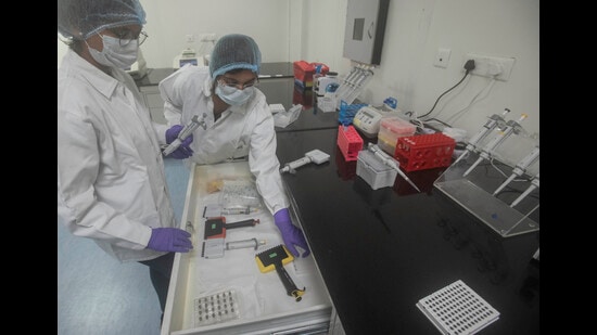 Project assistants Unnatti Bhalerao (Back) and Rutuja Sawant (Front) during library preparation of genome sequencing at Indian Institute of Science Education and Research (IISER) on Wednesday. (Pratham Gokhale/HT Photo)