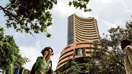 On the Sensex, the sectors trading in positive bias were realty and oil and gas, while the capital goods sector traded at the lowest.(Bloomberg)