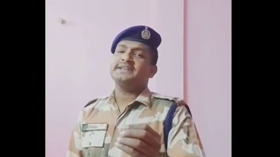 ITBP Constable Sovan Banerjee sang one of Bappi Lahiri's super-hit songs, Dil Mein Ho Tum from the 1987 movie Satyamev Jayate.&nbsp;(@ITBP_official/Twitter)