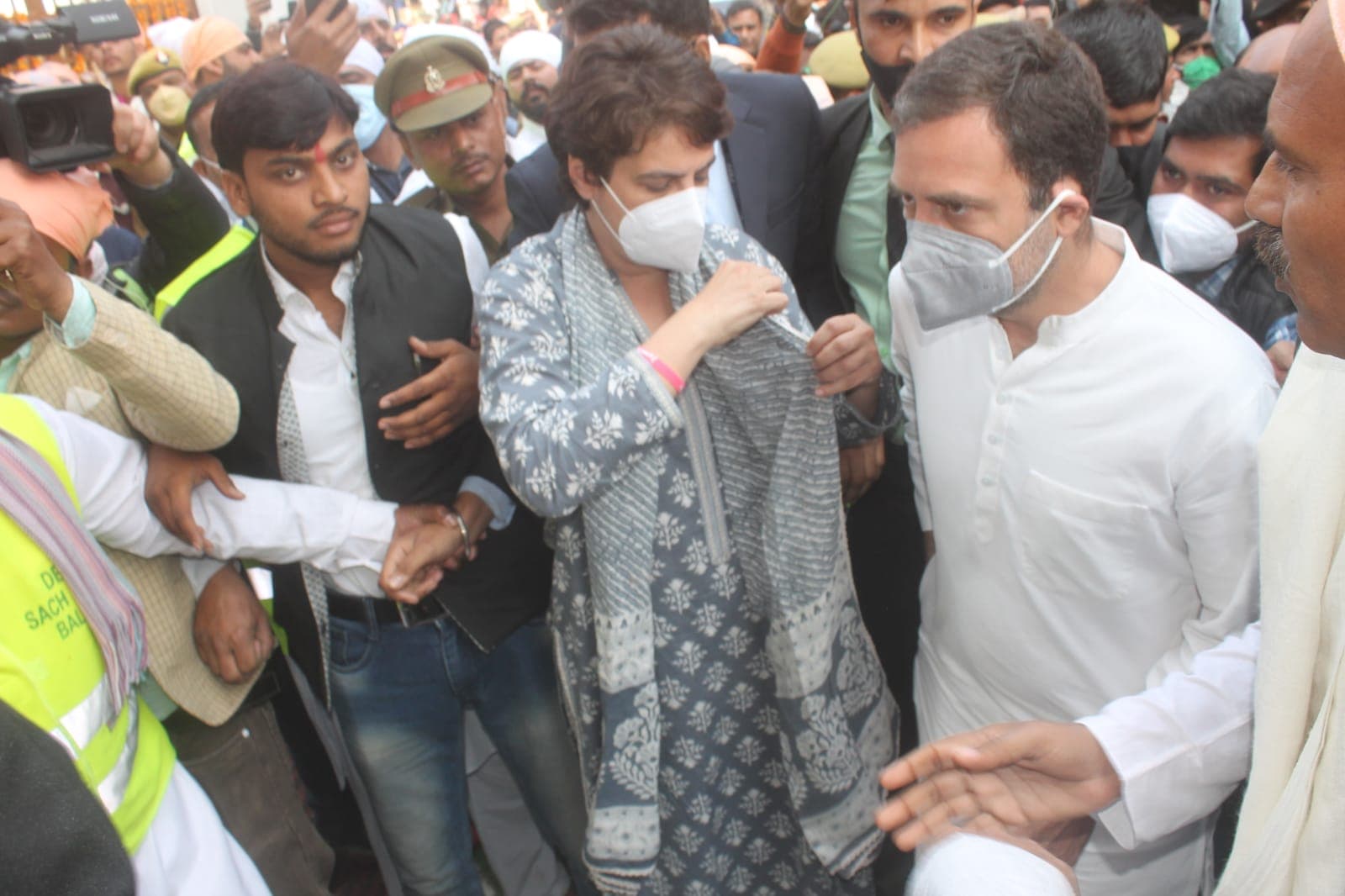 Congress General Secretary Priyanka Gandhi and her brother Congress leader Rahul Gandhi welcomed by devotees at Sant Ravidas Temple in Varanasi.