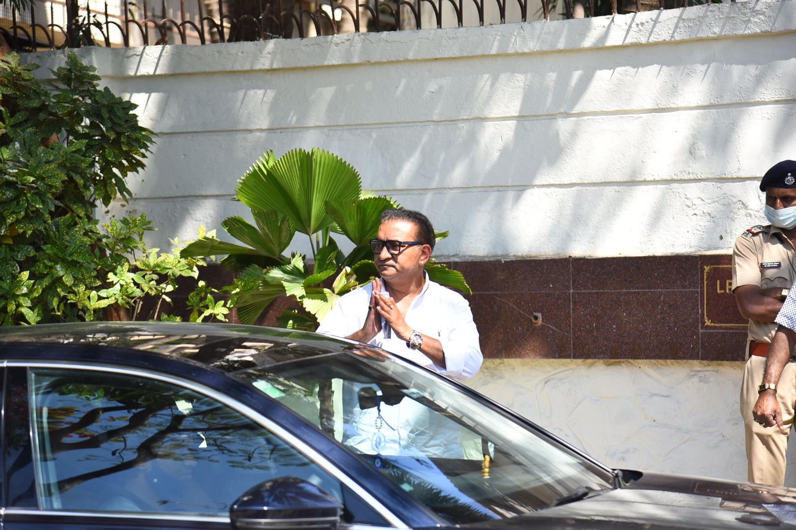 Abhijeet at Bappi's home.