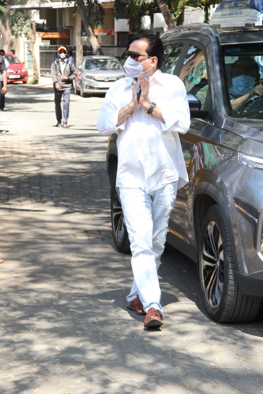 Lalit Pandit at Bappi Lahiri's house.