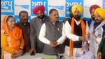 Independent candidate from Atam Nagar constituency Mann Singh joined the Aam Aadmi Party (AAP); he has been working for the welfare of 1984 riot victims, who have a sizable population in Dugri area in Ludhiana. (HT Photo)
