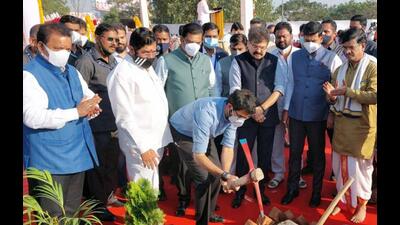Maharashtra State Cabinet Minister of Tourism and Environment, Aaditya Thackeray, at an event in Dombivli on Thursday. Thackeray said that workers won’t lose jobs despite 156 factories moving out from Dombivli MIDC to Raigad district. (RISHIKESH CHOUDHARY/HT PHOTO)