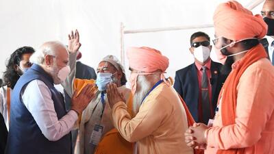 PM Modi meeting religious leaders on the sidelines of a rally in Punjab. (HT Photo) PM Modi meeting religious leaders on the sidelines of a rally in Punjab. (HT Photo)
