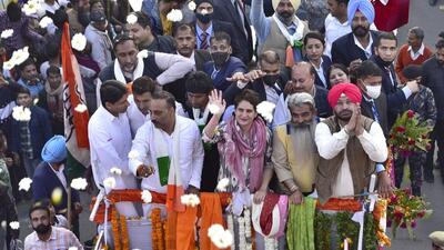 Congress leader Priyanka Gandhi along with party leaders during a roadshow in Ludhiana on Thursday. (Gurpreet Singh/ Hindustan Times) Congress leader Priyanka Gandhi along with party leaders during a roadshow in Ludhiana on Thursday. (Gurpreet Singh/ Hindustan Times)
