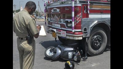The truck driver, identified as Thaska Meera, a resident of Kurukshetra, Haryana, fled from the spot. (HT File Photo/For representation only)