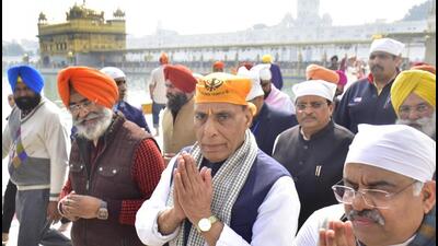 Union defence minister Rajnath Singh at Golden Temple in Amritsar on Thursday. He was in town to campaign for Amritsar Central BJP candidate Ram Chawla. (Sameer Sehgal/HT) Union defence minister Rajnath Singh at Golden Temple in Amritsar on Thursday. He was in town to campaign for Amritsar Central BJP candidate Ram Chawla. (Sameer Sehgal/HT)