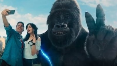 Akshay Kumar in a new ad with Adah Sharma.