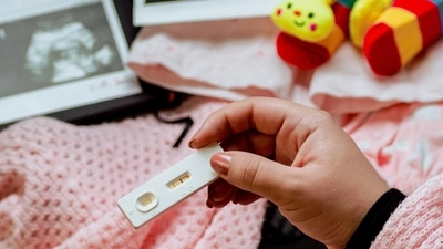 6 earliest symptoms that may indicate a pregnancy&nbsp; (Photo by Amr Taha™ on Unsplash)