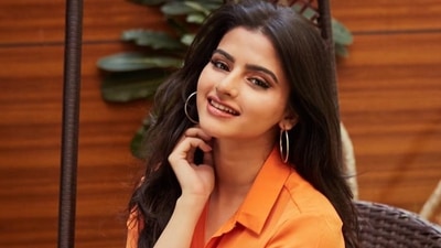 Bhagyashree's daughter Avantika Dassani makes her debut with Mithya. Bhagyashree's daughter Avantika Dassani makes her debut with Mithya.