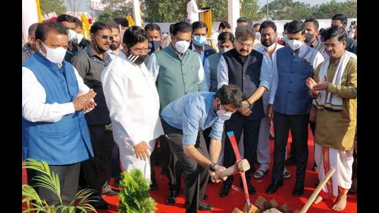 Maharashtra State Cabinet Minister of Tourism and Environment, Aaditya Thackeray, at an event in Dombivli on Thursday. Thackeray said that workers won’t lose jobs despite 156 factories moving out from Dombivli MIDC to Raigad district. (RISHIKESH CHOUDHARY/HT PHOTO)