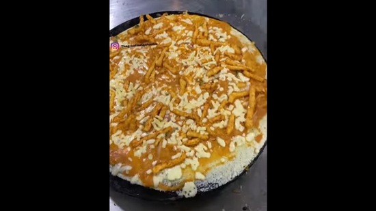 Screengrab from the video that shows the making of Kurkure dosa at a Delhi eatery.&nbsp;(Instagram/@thegreatindianfoodie)