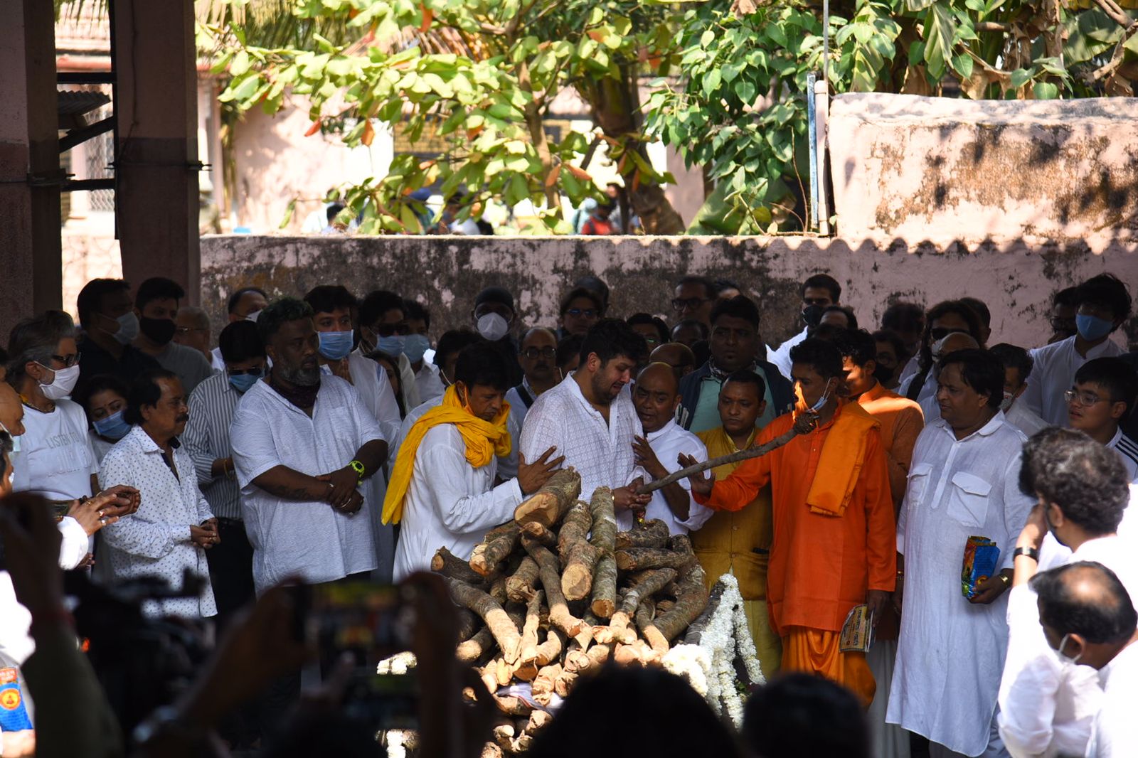 Bappa Lahiri at the funeral.&nbsp;