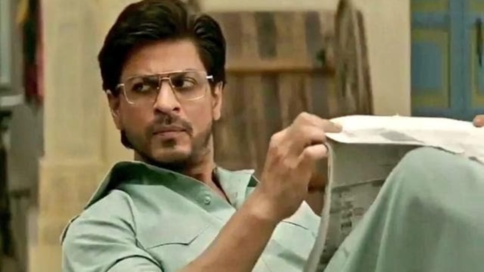 Shah Rukh Khan meets MNS chief to discuss Mahira's role in 'Raees'  promotions - Celebrity - Images