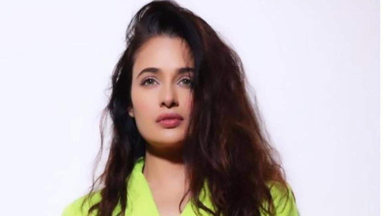 yuvika-chaudhary-facing-breathing-issues-after-covid-recovery