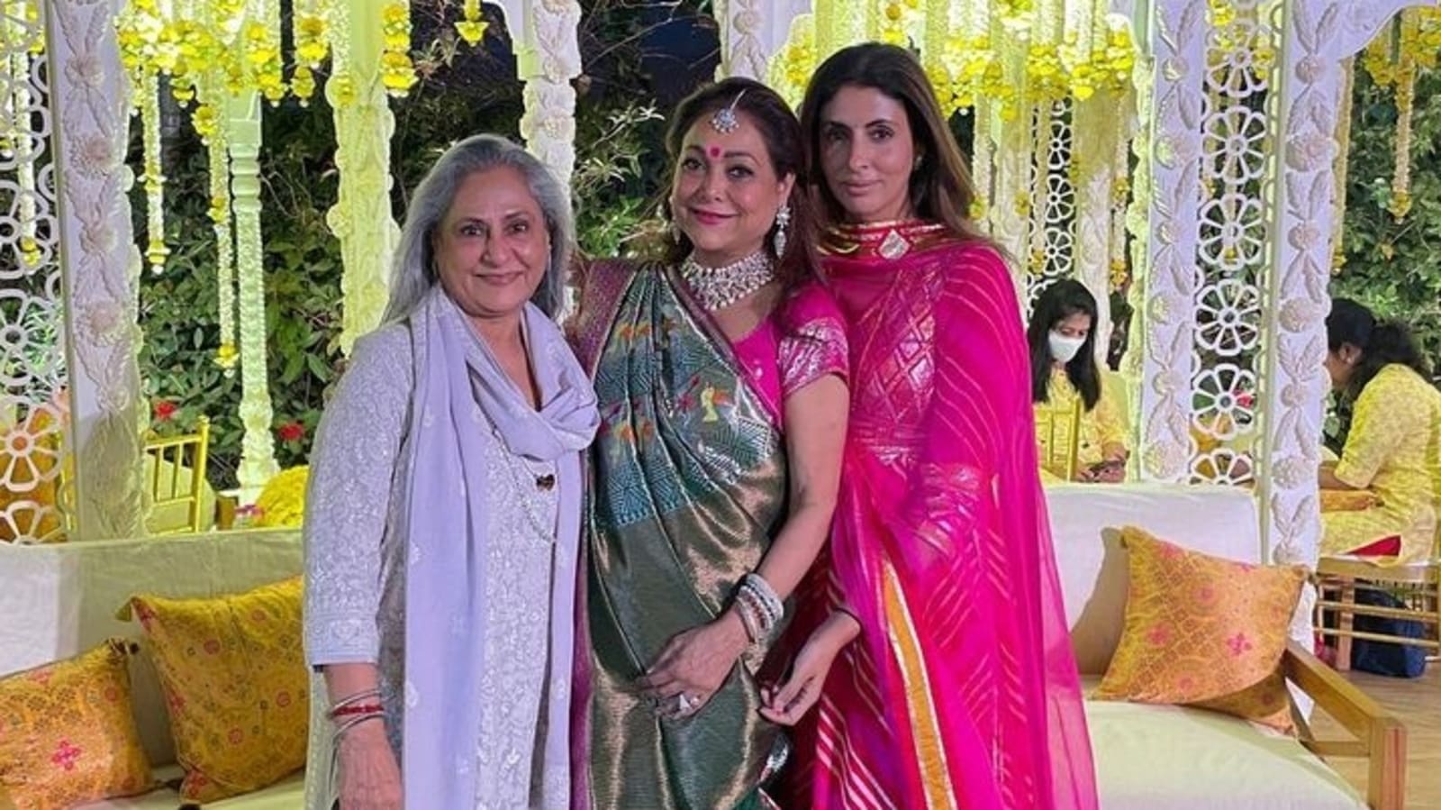 Shweta Nanda poses with her ‘mamacitas’ Jaya Bachchan and Tina Ambani at a wedding, Navya Naveli Nanda sends love