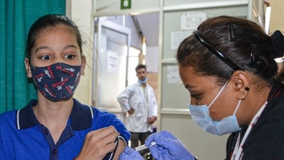 Gurugram: A health worker administers a dose of Covid-19 vaccine to a beneficiary, at a vaccination centre, in Gurugram, (File photo) (PTI) Gurugram: A health worker administers a dose of Covid-19 vaccine to a beneficiary, at a vaccination centre, in Gurugram, (File photo) (PTI)