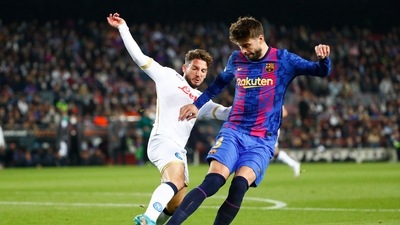 Napoli's Dries Mertens, left, and Barcelona's Gerard Pique vie for the ball during the Europa League soccer match between Barcelona and Napoli in Barcelona, Spain. (AP) Napoli's Dries Mertens, left, and Barcelona's Gerard Pique vie for the ball during the Europa League soccer match between Barcelona and Napoli in Barcelona, Spain. (AP)