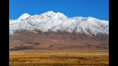 The Tibetan Plateau as seen from the Qinghai-Tibet highway. (Shutterstock) The Tibetan Plateau as seen from the Qinghai-Tibet highway. (Shutterstock)